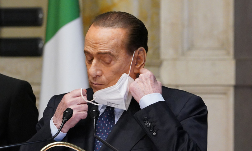 berlusconi irresponsabile interrompere governo draghi