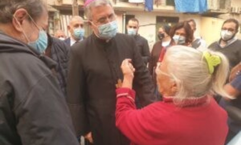 vescovo nelle case di Palermo