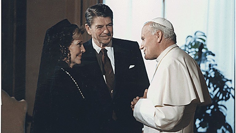 L'incontro in Vaticano tra Reagan e papa Wojtyla