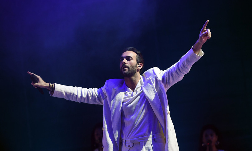 ritorna marco mengoni recensioni settimana