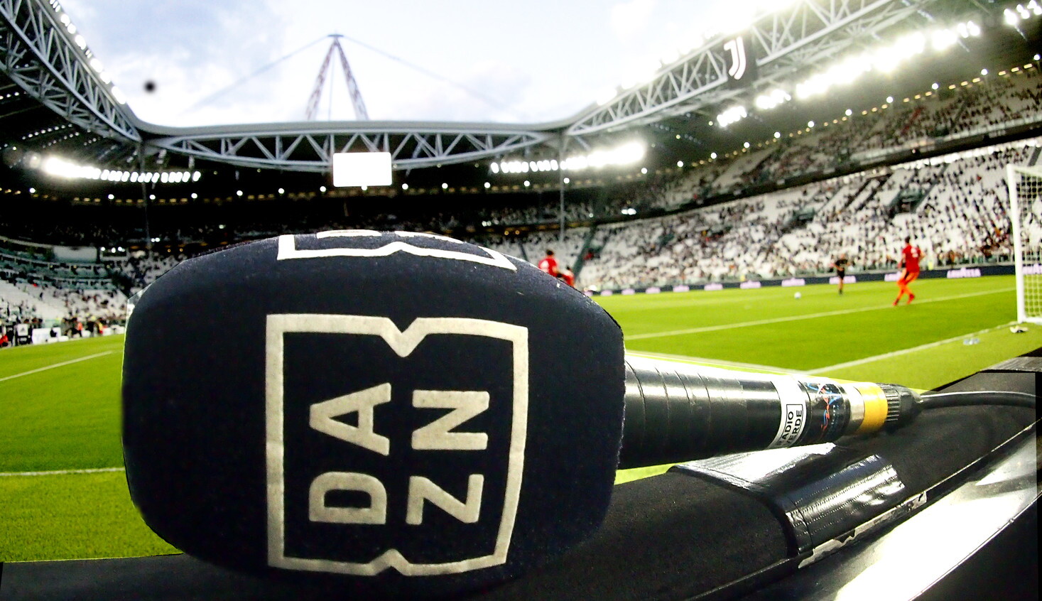 Dazn scrive a 2mila utenti pirata e chiede 500 euro di risarcimento
