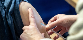 Via libera negli Usa alla terza dose per tutti gli over 18