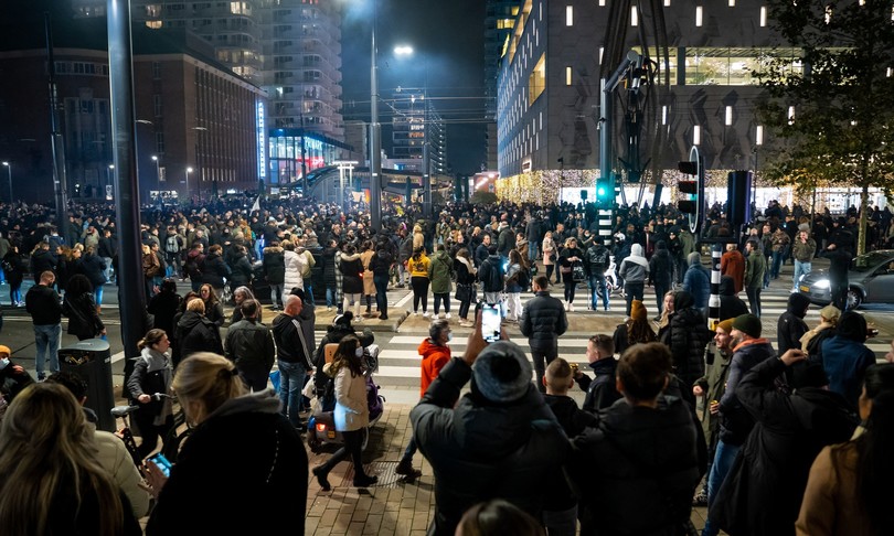 Olanda terza sera disordini vandali