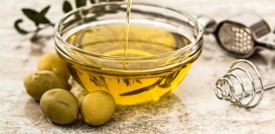 Così l'olio d'oliva distrugge i batteri nelle insalate in busta