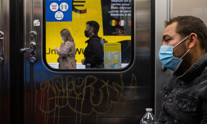 Covid Parigi superata soglia massima allerta