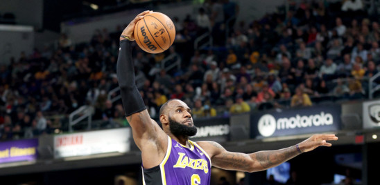 LeBron James, è stato multato per un gesto osceno