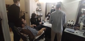 Barba, capelli e dose: così a Palermo si vaccina anche un no-vax