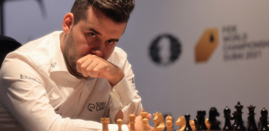 L'alfiere intrappolato e l'assurdo errore del russo Nepomniachtchi ai mondiali di scacchi