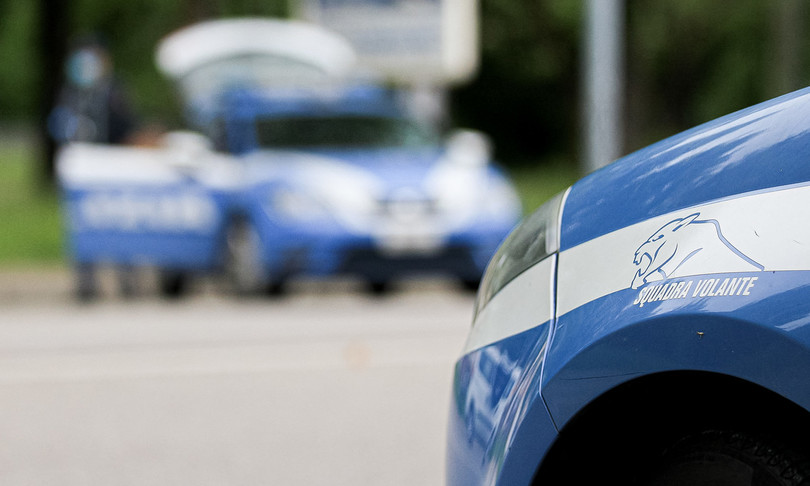 violenza sessuale catania gruppo ventenni minore