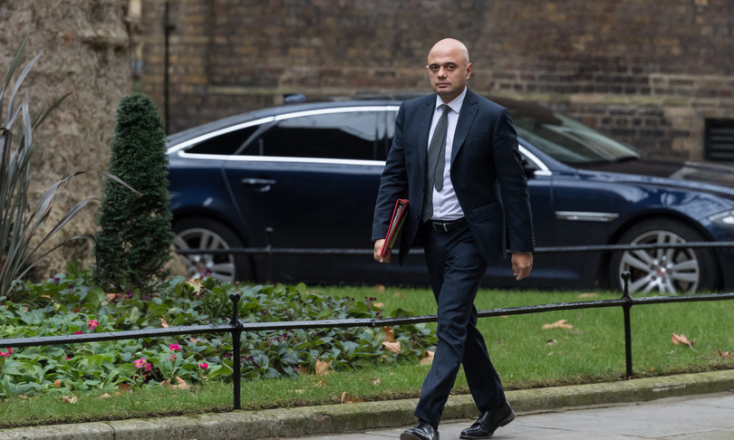 ministro salute inglese contro omicron troppo tardi