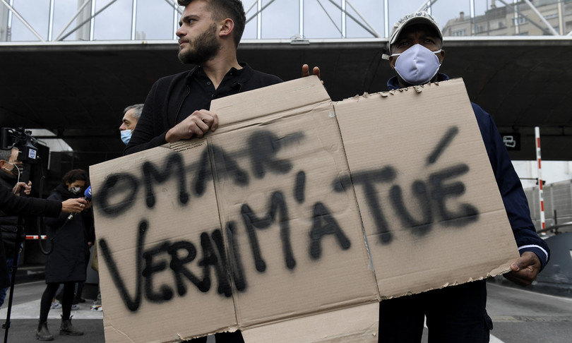 Due donne sono state sequestrate negozio Parigi