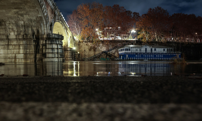 viaggio nozze precipita lungotevere grave americana