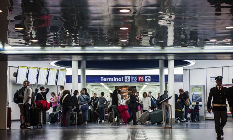 Covid: equipaggi in quarantena, 5.000 voli annullati in 2 giorni