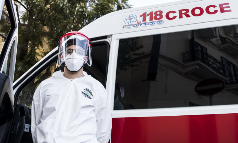 spari contro ambulanze taranto