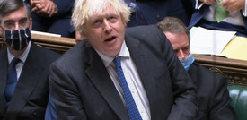 In 100 travestiti da BoJo al party per strada a Downing Street
