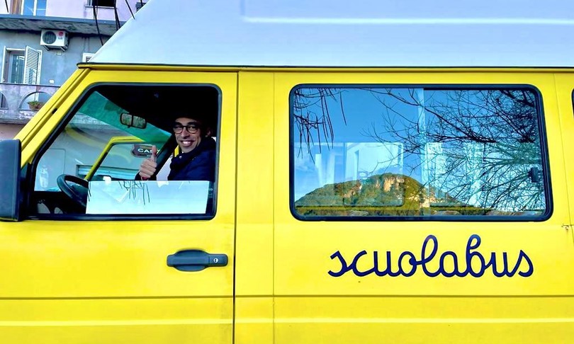 Autista assente sindaco guida scuolabus