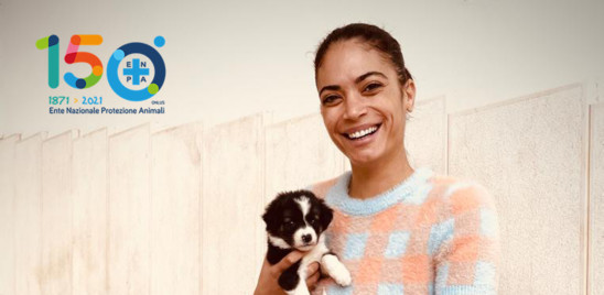 La cantante Elodie fa adottare otto cuccioli che erano stati abbandonati