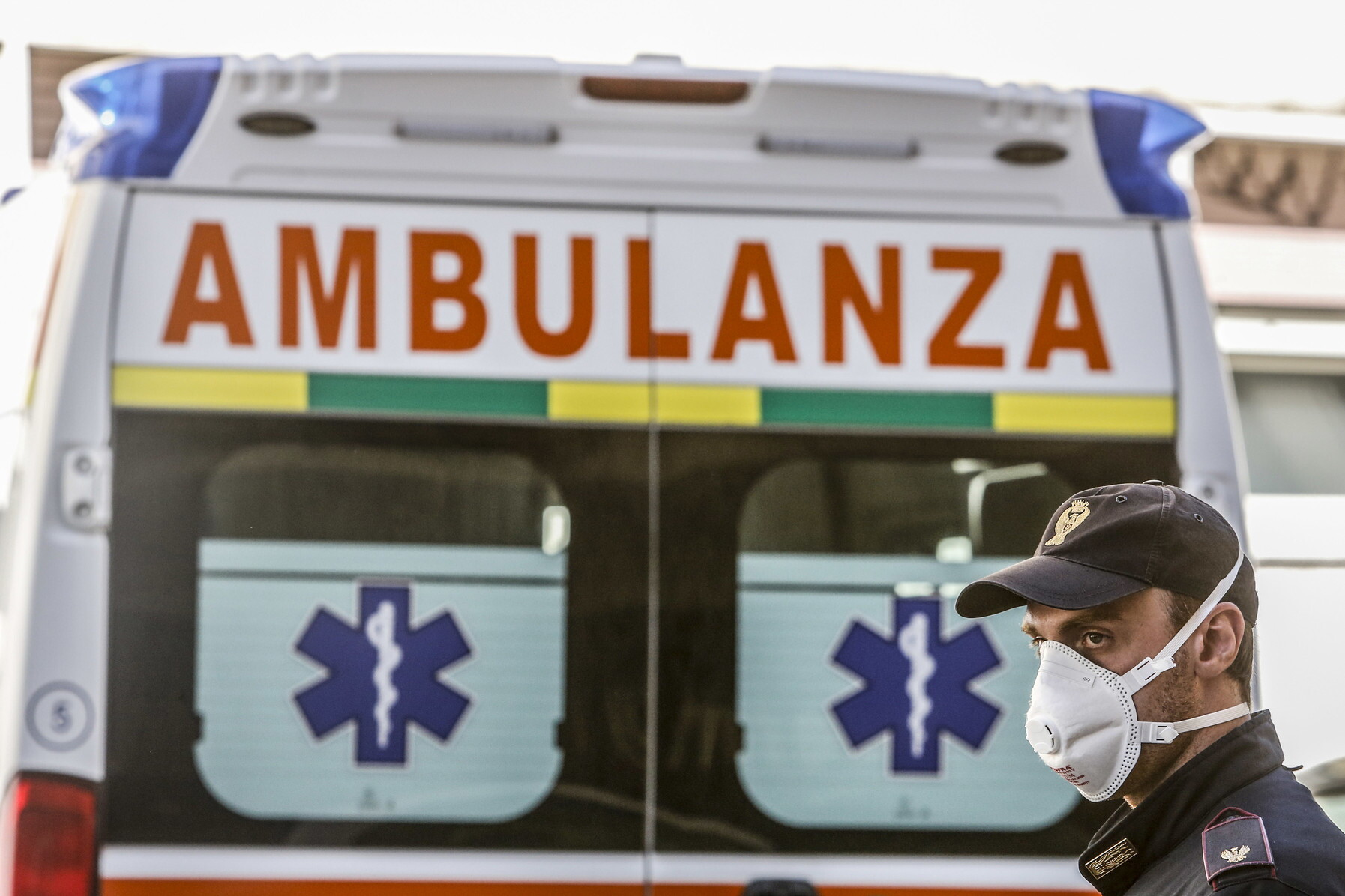 Giovane travolto e ucciso sulle strisce pedonali, scarcerato il poliziotto