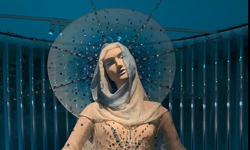 Moda addio Mugler profeta donna futurista