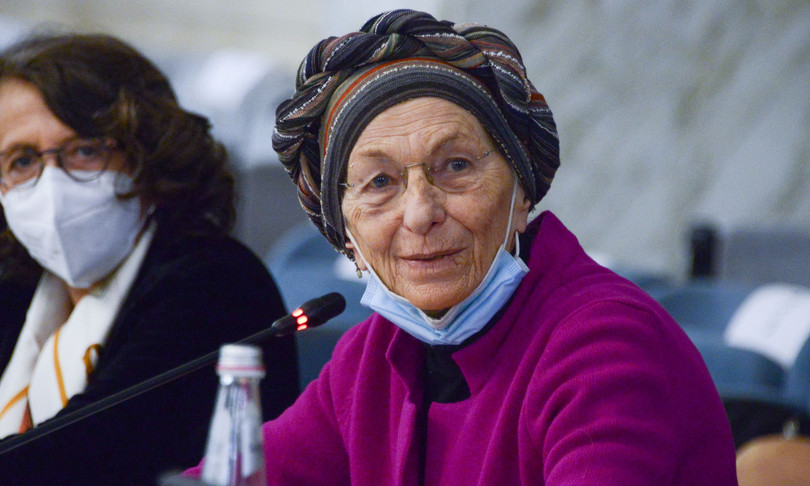 social cresce nome bonino per quirinale