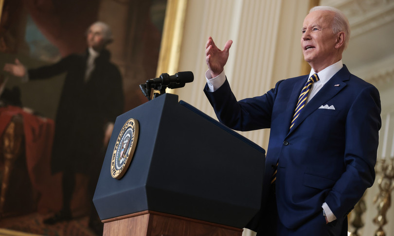 gaffe Biden microfono acceso insulta giornalista