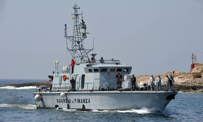 Migranti soccorsi mare tempesta