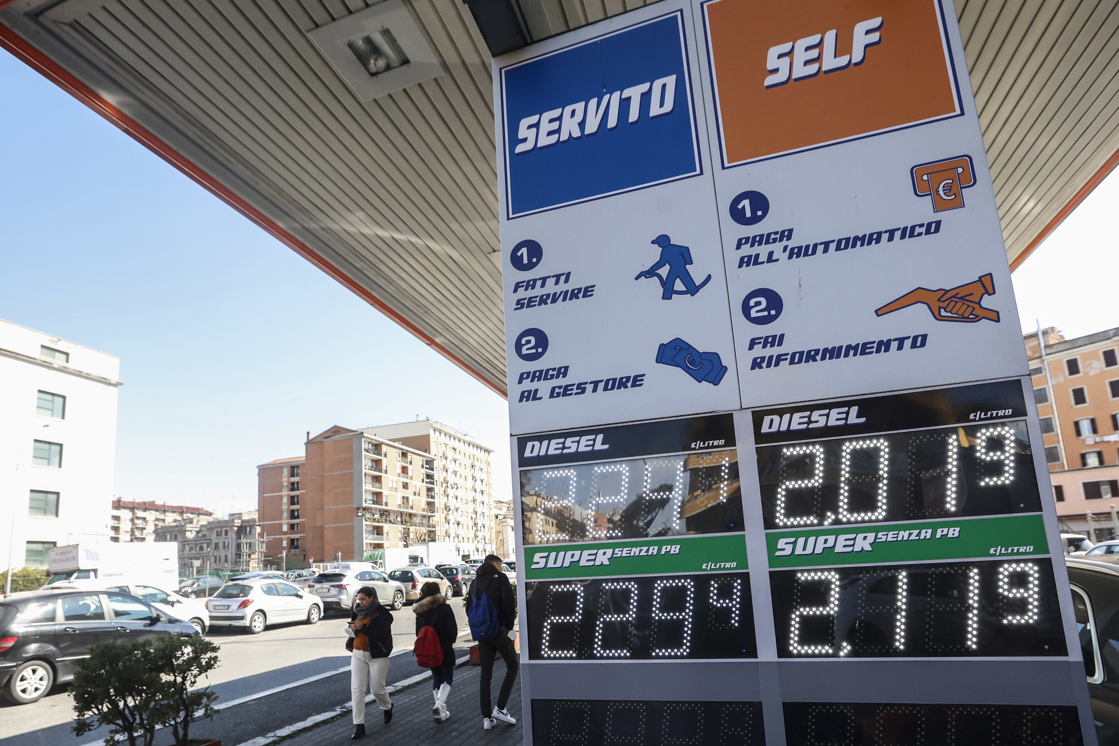 Il governo proroga il taglio delle accise, in arrivo decreto