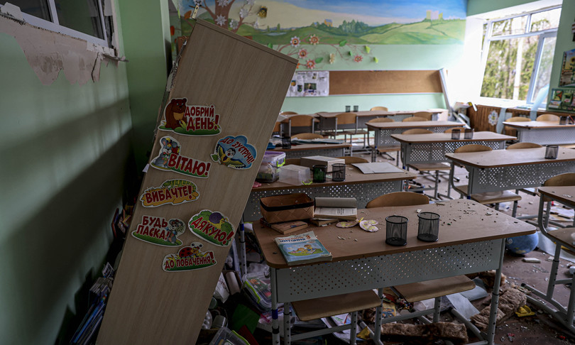 Sepultura comum perto de Kiev.  OTAN pensa em ter um exército permanente na fronteira