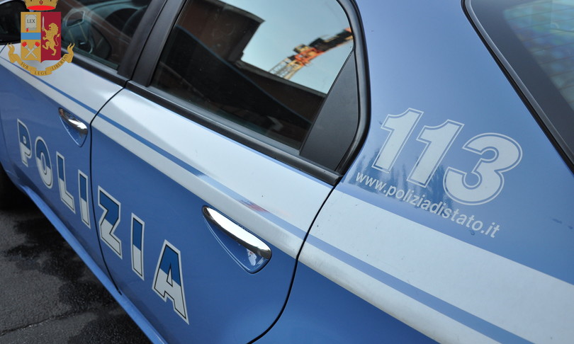 sviene alla guida del tir agente salta a bordo lo salva