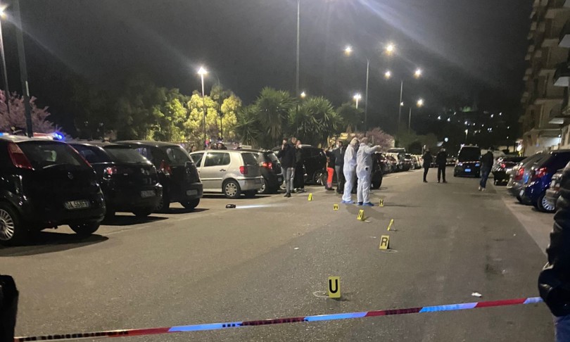 napoli agguato notte pasqua giovane ucciso in auto