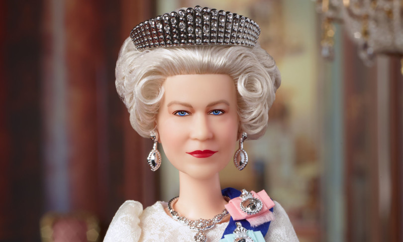 Regina elisabetta barbie omaggio giubileo