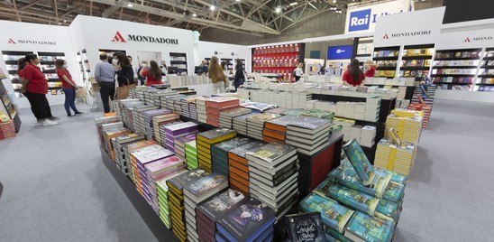 Crescono le librerie fisiche e frenano le vendite dei libri online