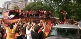 La Roma campione di Conference sfila per le strade del centro