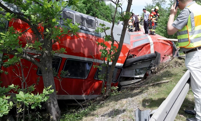 Germania treno deraglia Baviera morti