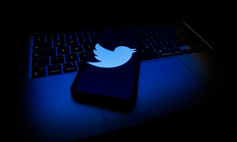 twitter falso accont senatore spunta blu