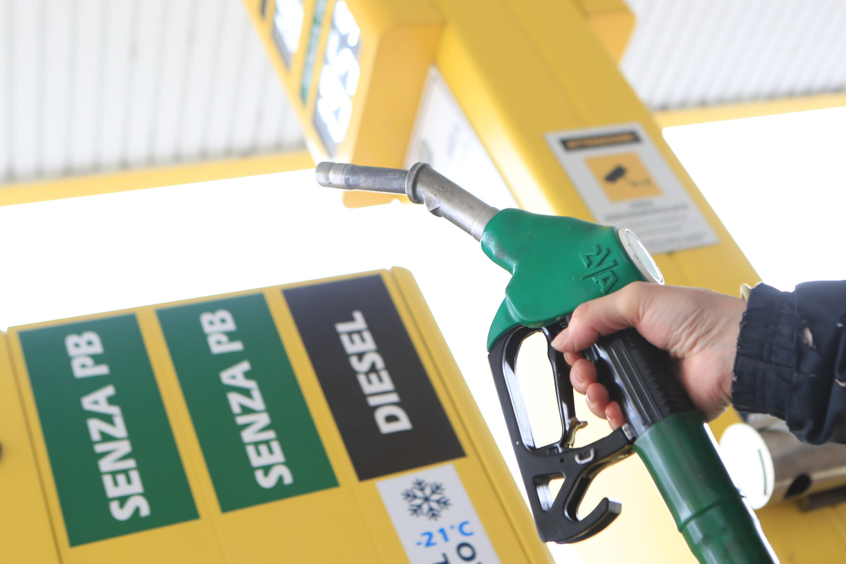 Gasolio alle stelle, in autostrada anche a più di 2 a litro