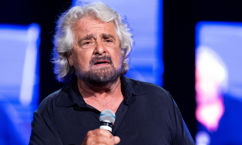m5s grillo si governo resta nodo doppio mandato