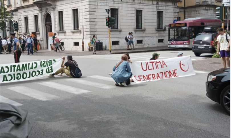 blitz ambientalisti blocchi traffico roma ultima generazione