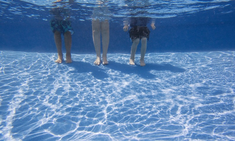 roma bambina 4 anni rischia annegare piscina