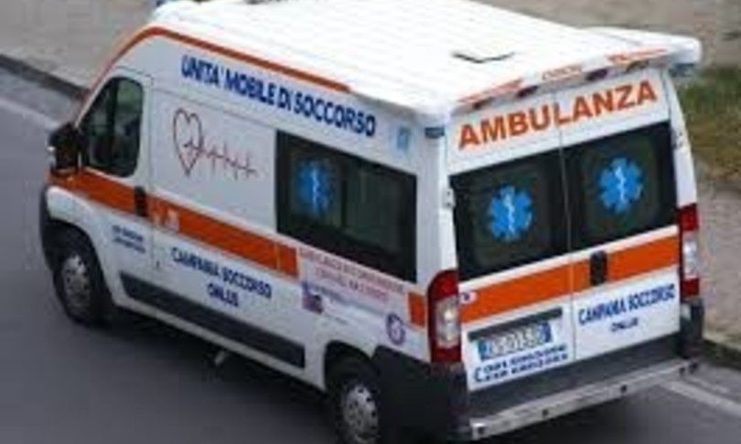 madre avvelena figlio lancia balcone