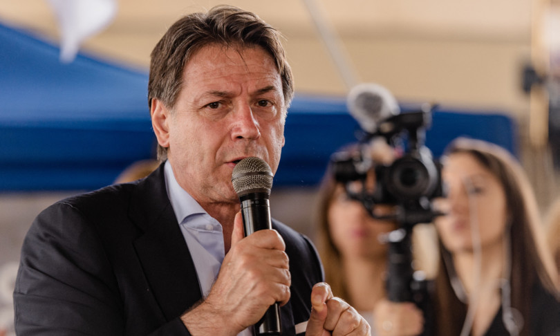 Conte avverte: "Chi è in dissenso può andare via. Aspettiamo un segnale dal premier"