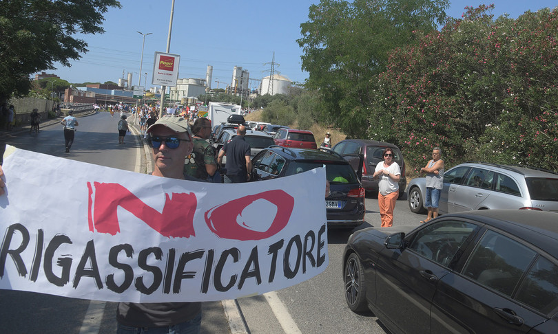 braccio ferro rigassificatore Piombino