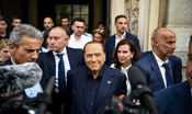 Berlusconi si candida in Senato: "Pensioni minime a 1000 euro e un milione di alberi l’anno"