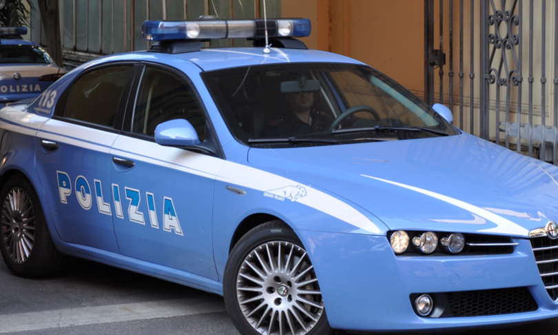 donna accoltellata in strada a roma indagini in corso