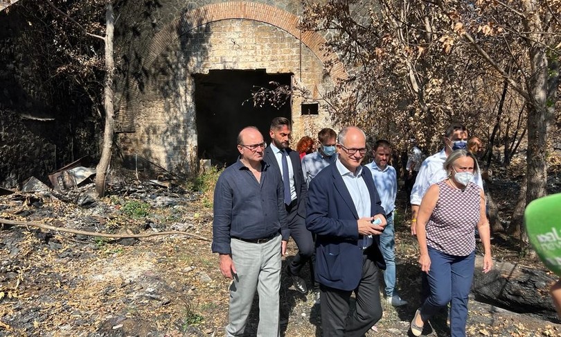 dopo rogo al via la bonifica parco centocelle cimitero di rifiuti