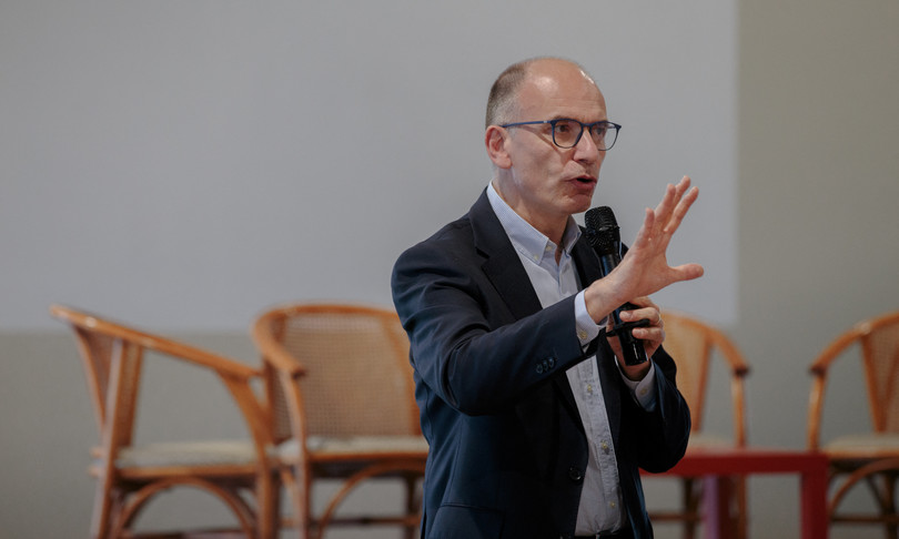 Letta sigla accordo con Ev-Si e Di Maio uniti contro destre