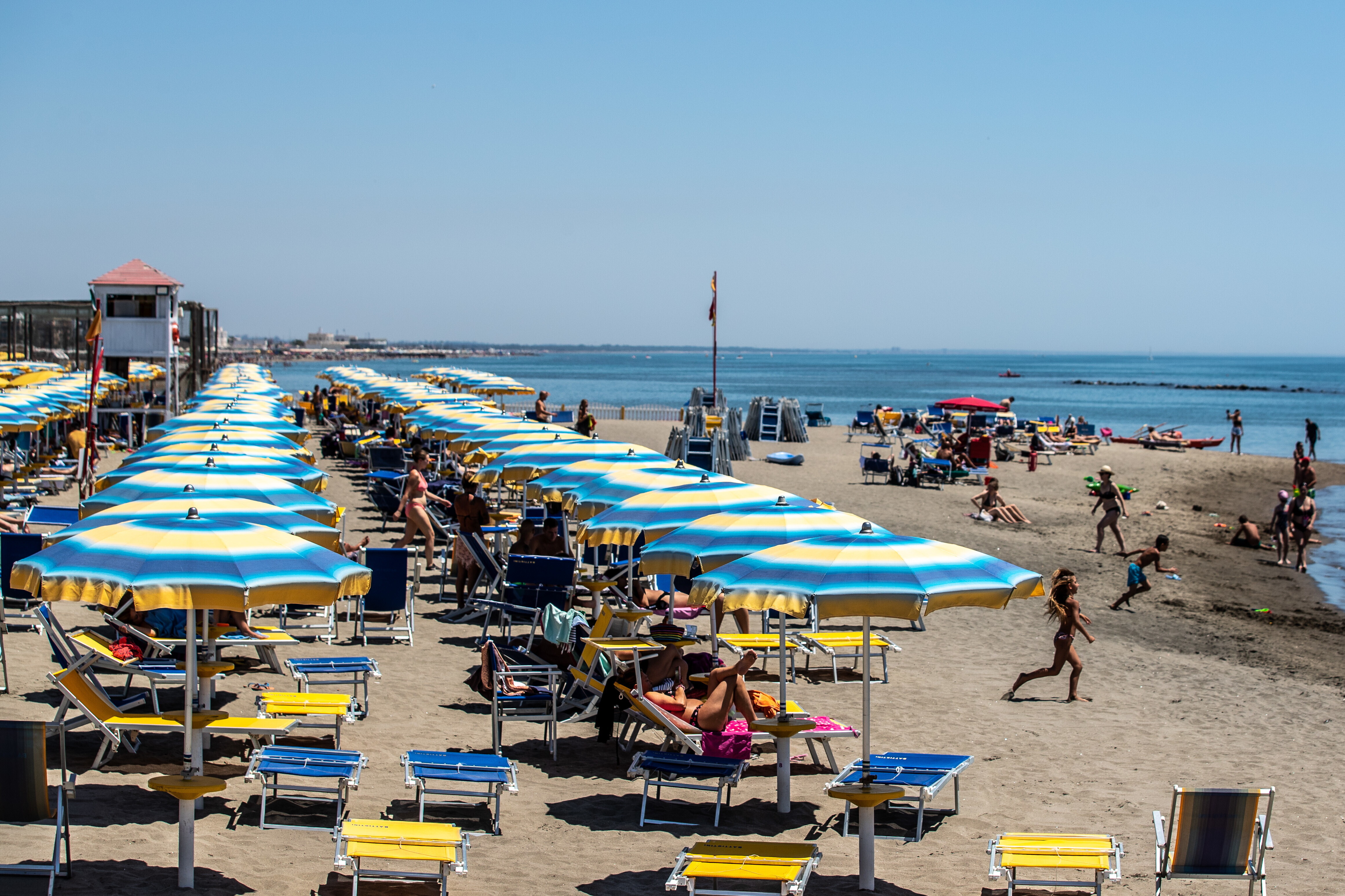 Spiagge in rivolta il 2 giugno: i balneari contro il caos delle gare