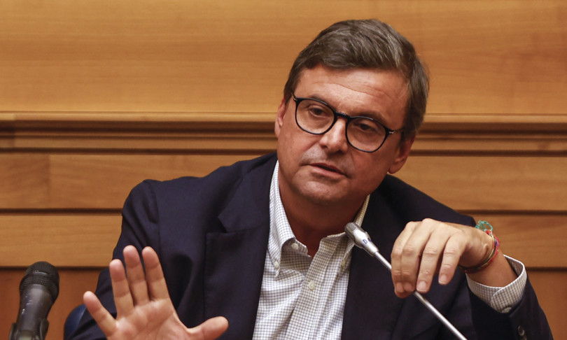 elezioni calenda tira dritto raccolgo le firme