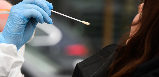 Covid: 31.703 casi e 145 morti, tasso positività al 15,7%