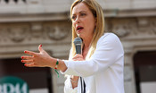 Meloni ‘rassicura’ la Ue, se il centrodestra vincerà "l’Italia non uscirà dall’euro"